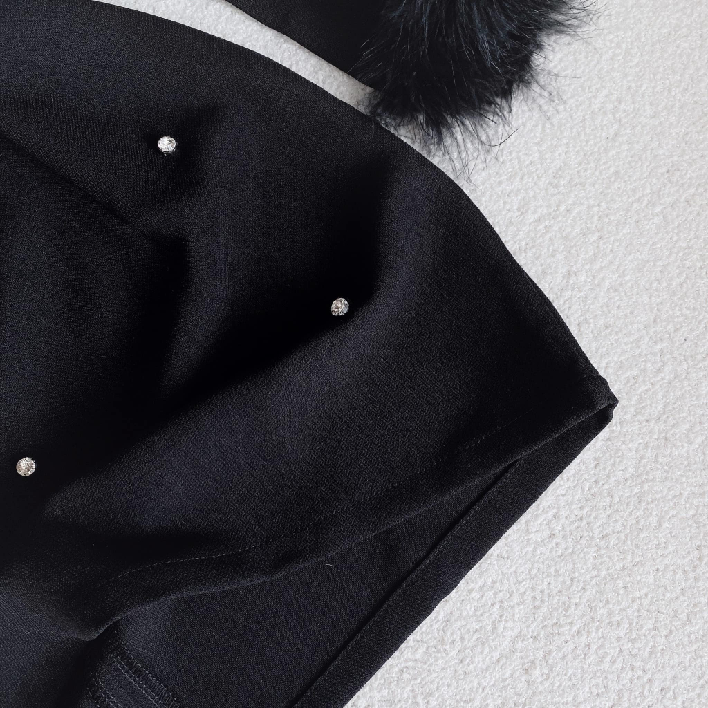 Mã 042 - Đầm đen đính đá