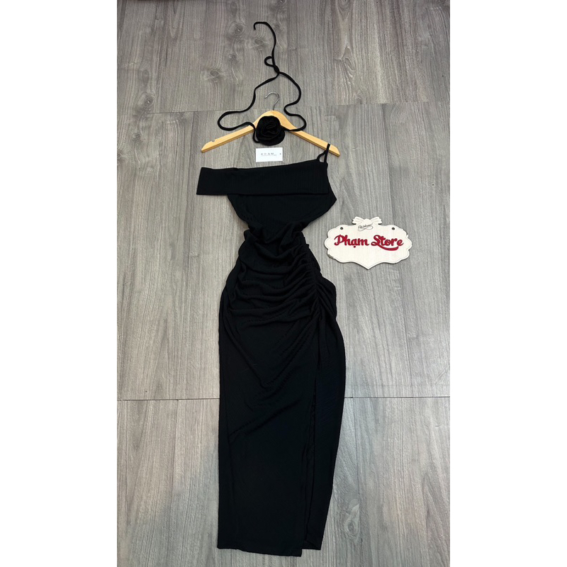 Body lệch vai nhún xẻ tà