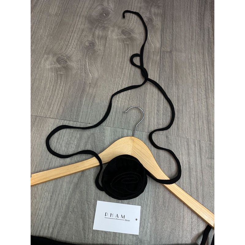 Body lệch vai nhún xẻ tà