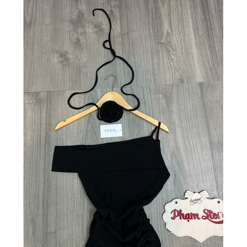 Body lệch vai nhún xẻ tà