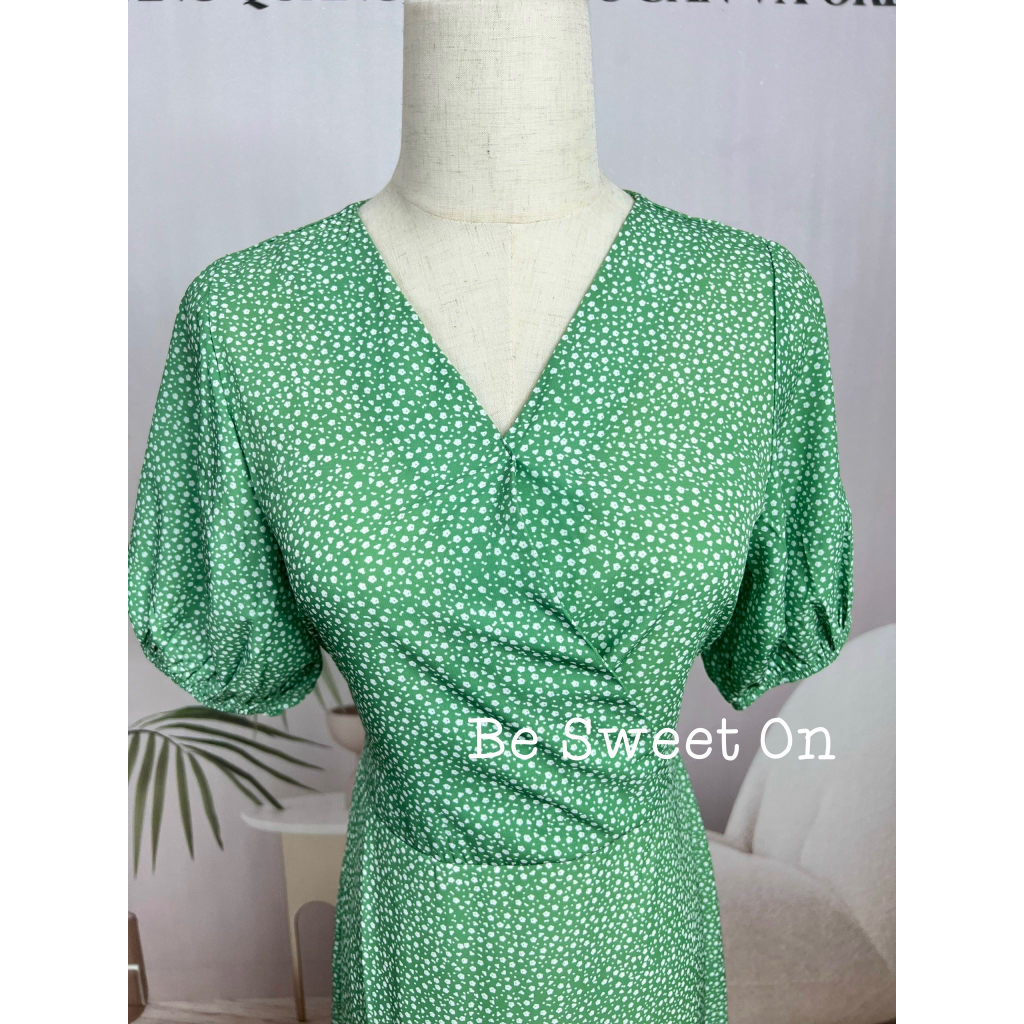 Váy MORAN hoa li ti màu xanh lá cổ V thắt eo đơn giản vintage nhẹ nhàng Hàn Quốc