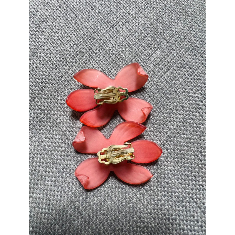 Bông tai hoa nhựa, dạng kẹp