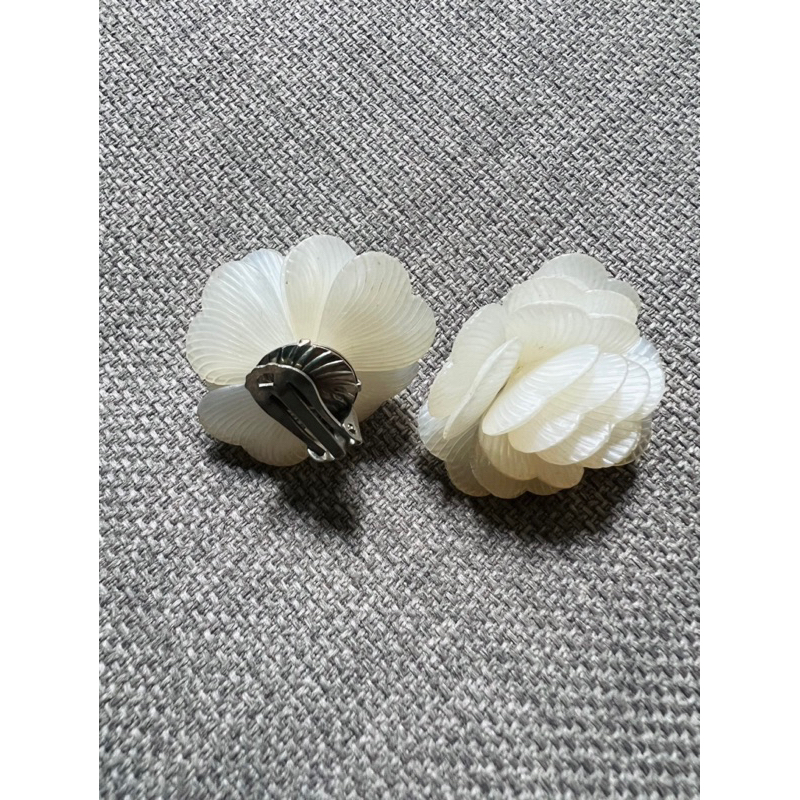 Bông tai hoa nhựa, dạng kẹp