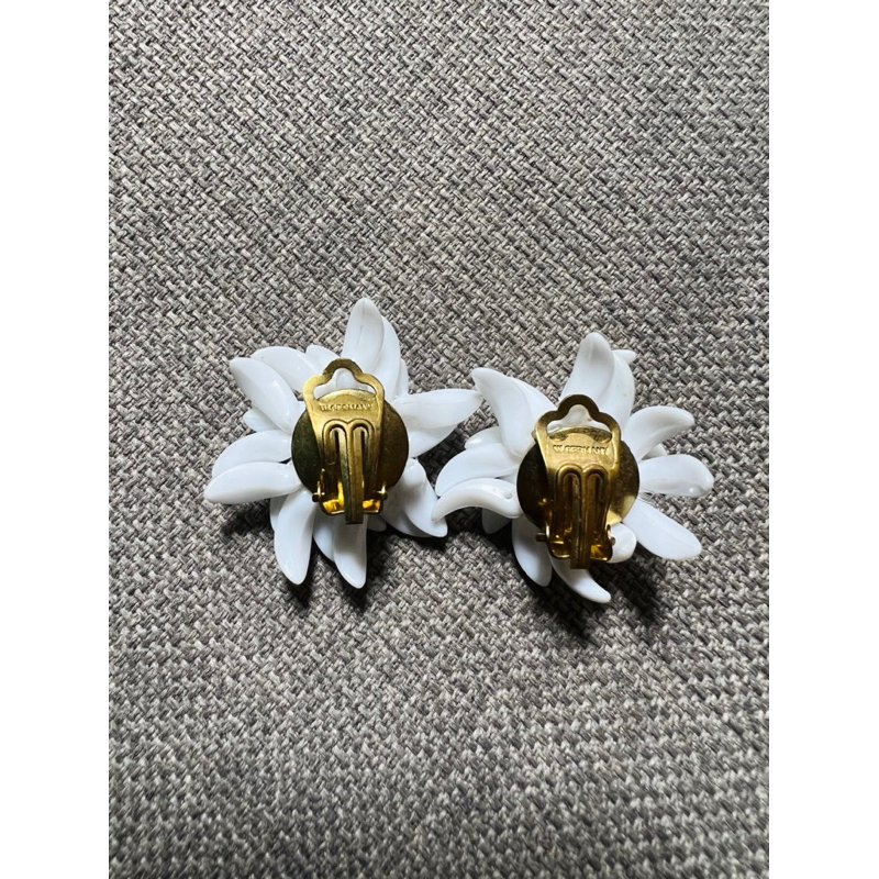 Bông tai hoa nhựa, dạng kẹp