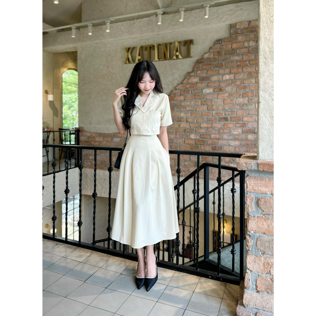 Set chân váy dài lưng chun áo crop cổ vest phong cách đơn giản tiểu thư CHIBEST HSC93