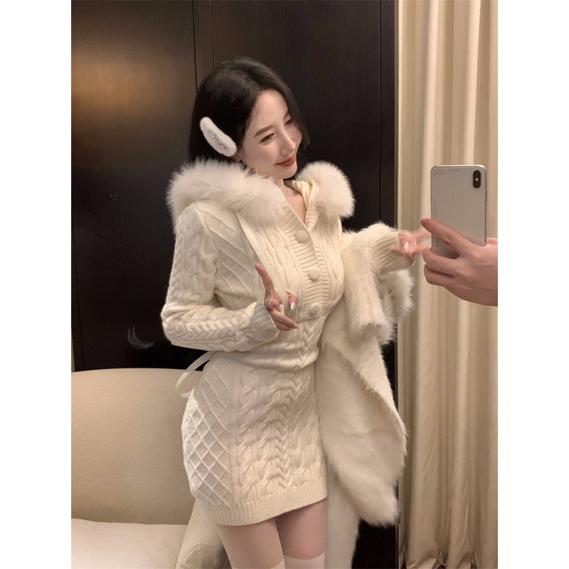Đầm Body Len Dài Tay Dáng Ngắn Có Mũ Phối Lông