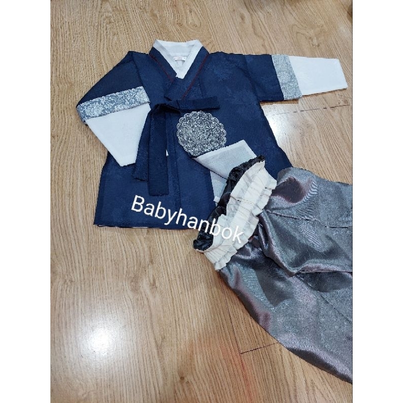 Hanbok bé trai
