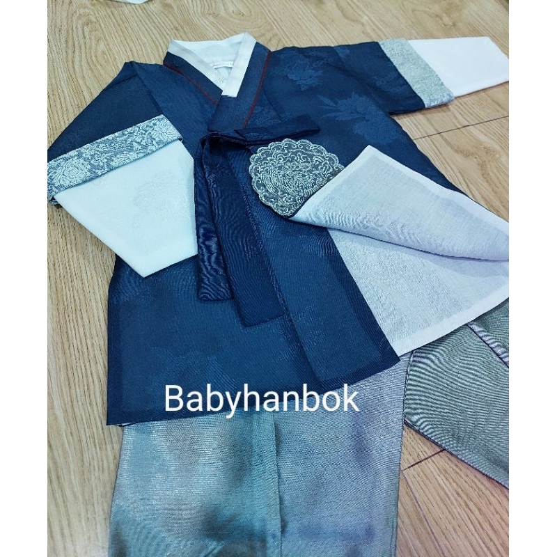 Hanbok bé trai
