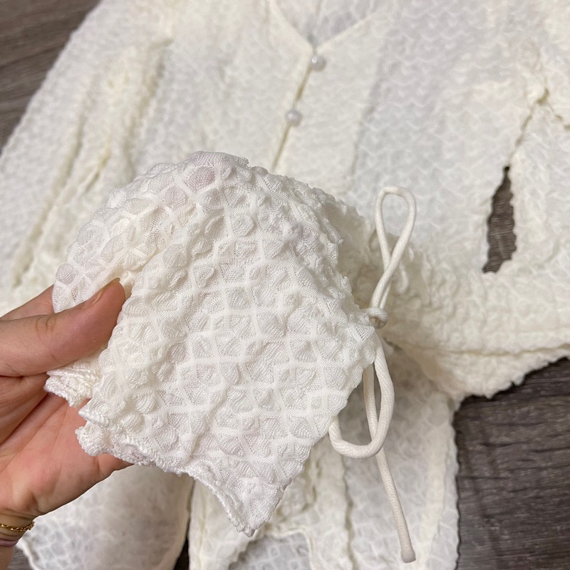 ÁO DÀI TAY ỐNG LOE NỔI XỐP CÀI CÚC NGỌC CỔ V QUẢNG CHÂU SIÊU XINH