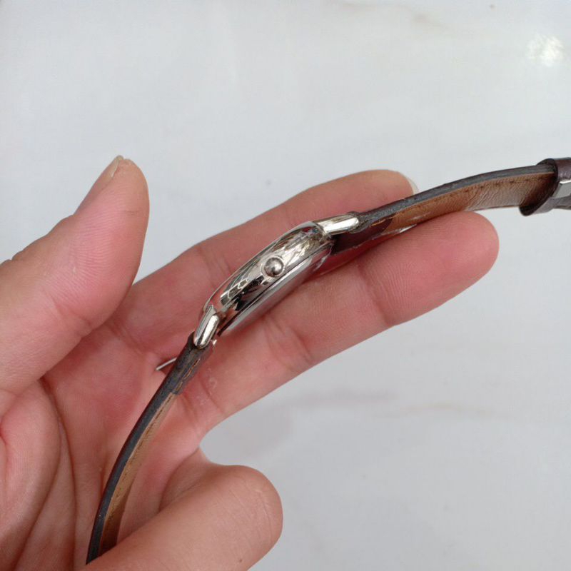 Đồng hồ si nhật nam dây da hiệu QUARTZ