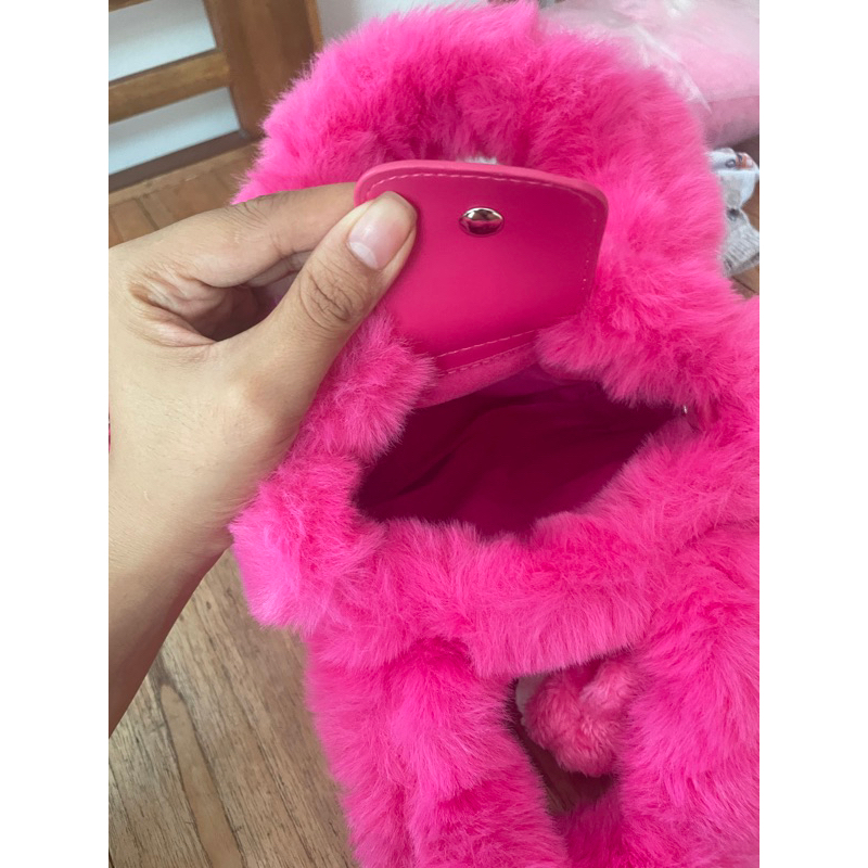 Túi Lông Đeo Chéo Disney Gấu Dâu Siêu Xinh