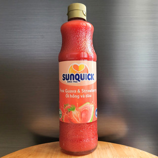 Sunquick – chai đỏ 700ml - nước ép trái cây ổi hồng và dâu cô đặc / malaysia / pink guava & strawberry drink concentrate