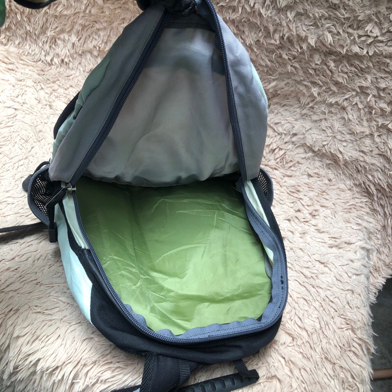 Balo chuẩn si.Hàng qua sử dụng. Khách vui lòng xem hình nếu muốn biết thêm thông tin sản phẩm mời khách vô chat. Thanks.