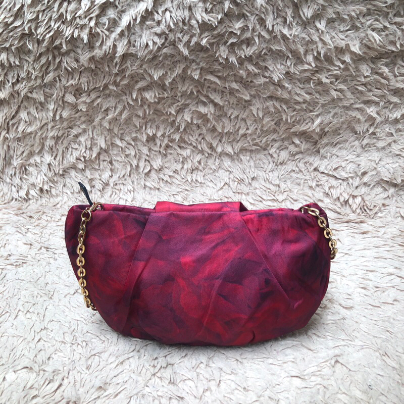 Túi chuẩn si. Túi qua sử dụng. Khách vui lòng xem hình nếu muốn biết thêm thông tin sản phẩm mời khách vô chat . Thanks.