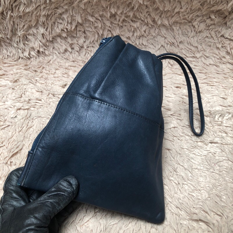 Túi chuẩn si. Túi qua sử dụng. Khách vui lòng xem hình nếu muốn biết thêm thông tin sản phẩm mời khách vô chat . Thanks.