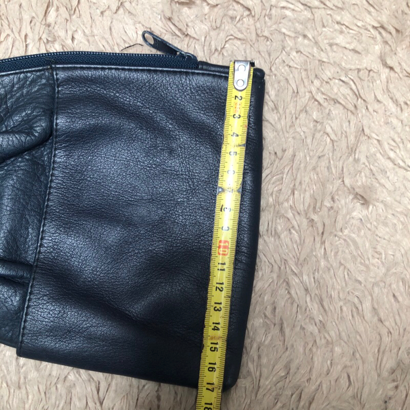 Túi chuẩn si. Túi qua sử dụng. Khách vui lòng xem hình nếu muốn biết thêm thông tin sản phẩm mời khách vô chat . Thanks.