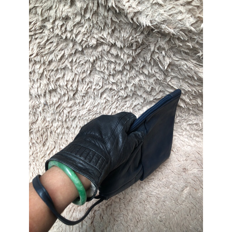 Túi chuẩn si. Túi qua sử dụng. Khách vui lòng xem hình nếu muốn biết thêm thông tin sản phẩm mời khách vô chat . Thanks.