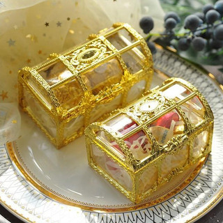 Rương vàng trang trí bánh kem sinh nhật