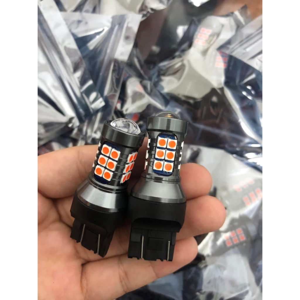 Bóng led demi ban ngày cho xe vinfast fadil . chân T20. giá 1 bóng