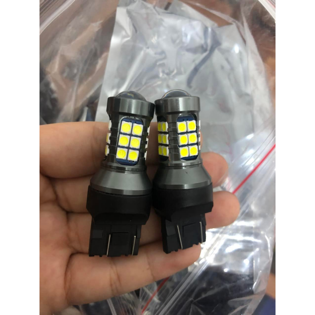 Bóng led demi ban ngày cho xe vinfast fadil . chân T20. giá 1 bóng