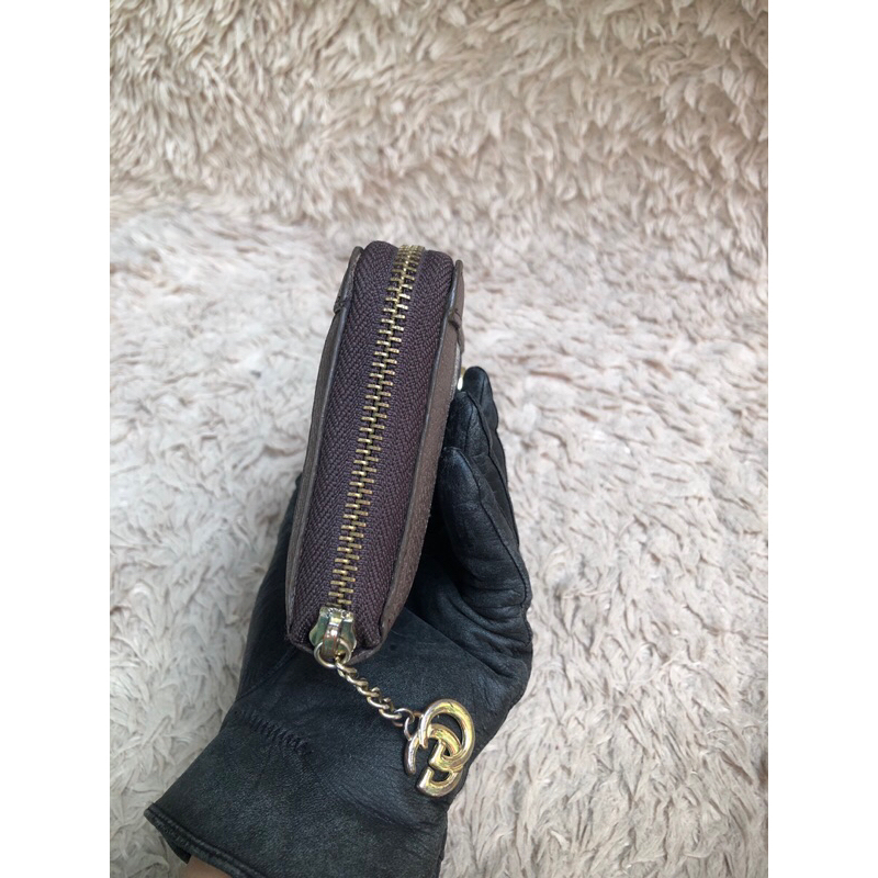 Túi ví chuẩn si. Túi ví qua sử dụng. Khách vui lòng xem hình nếu muốn biết thêm thông tin sản phẩm mời khách vô chat nhé