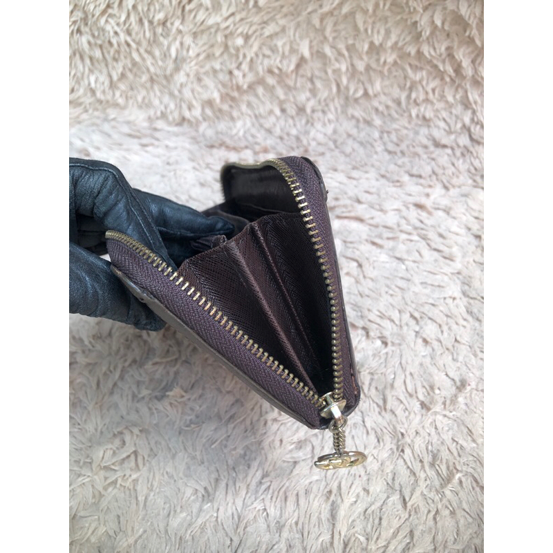 Túi ví chuẩn si. Túi ví qua sử dụng. Khách vui lòng xem hình nếu muốn biết thêm thông tin sản phẩm mời khách vô chat nhé