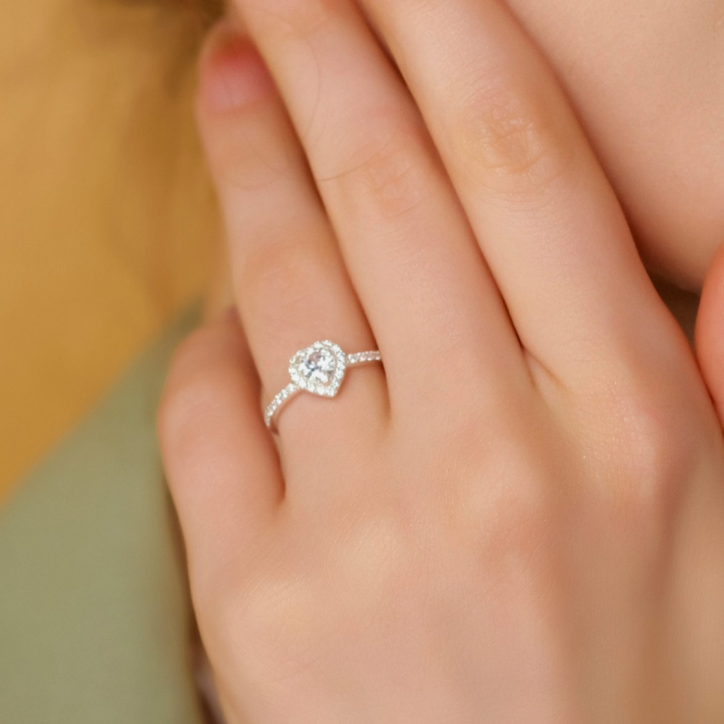 Nhẫn Bạc Nữ Kylan Silver KL0067 Đai Đá Tấm 1.5ly Đá Chủ Trái Tim Kim Cương Nhân Tạo 5.0ly
