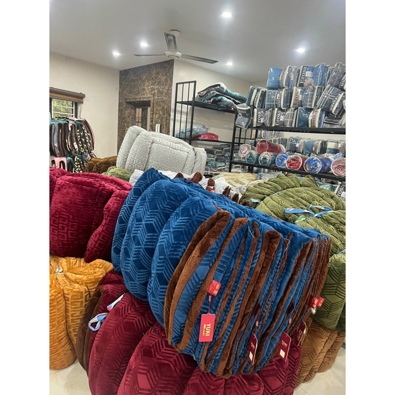 Chăn Nỉ Nhung Lông Thỏ YuKi Dày Siêu Ấm, Màu Sắc Sang Trọng, Cân Nặng 4kg Kích Thước 2mx2m3 Có Sẵn Tại Mia Bedding Store