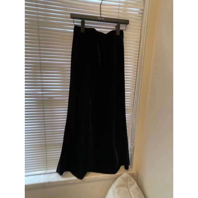 Chân váy nhung the đẹp lắm luôn