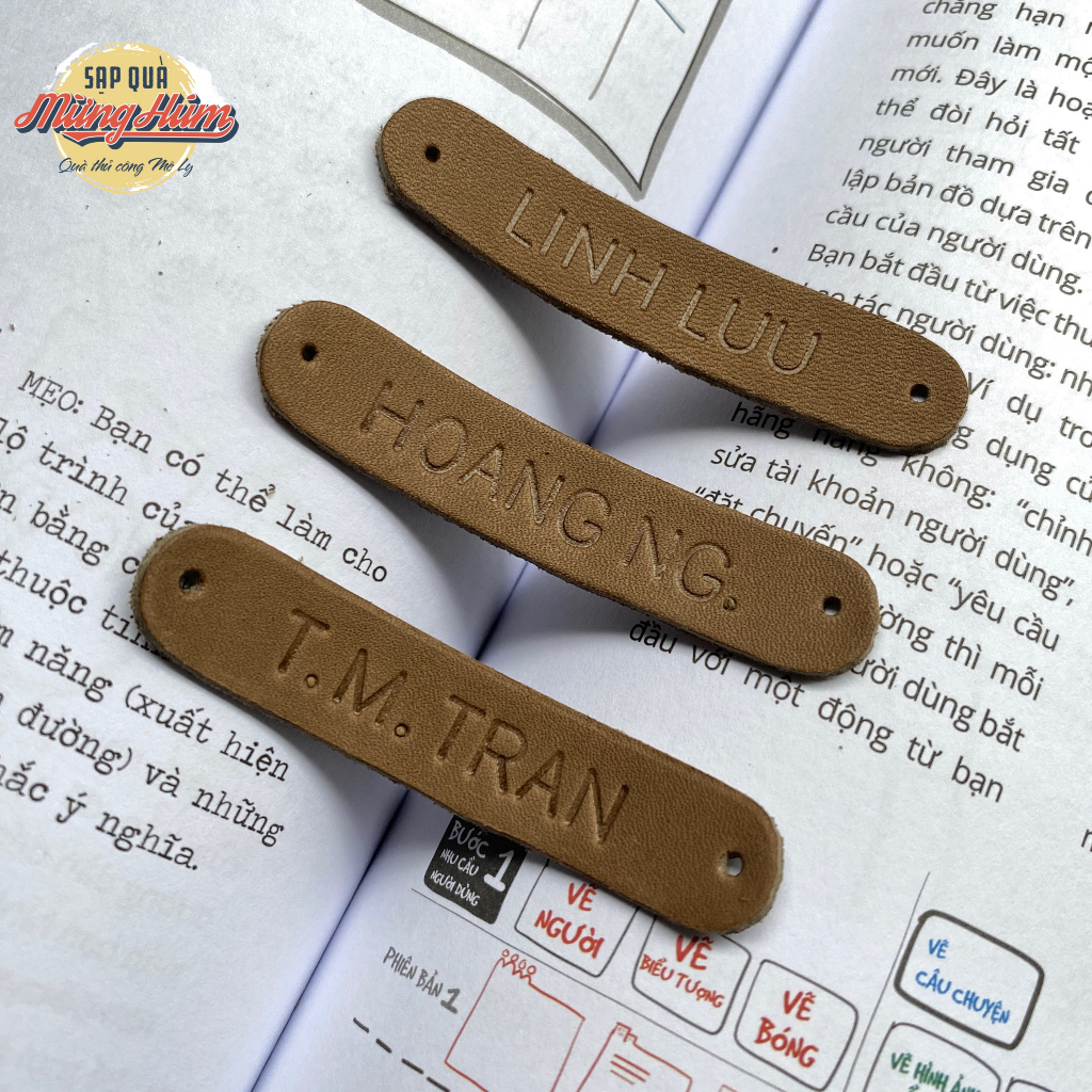 Thẻ đóng tên custom theo ý khách hàng. Phụ kiện đính lên ví, cặp da, balo, móc khóa,...