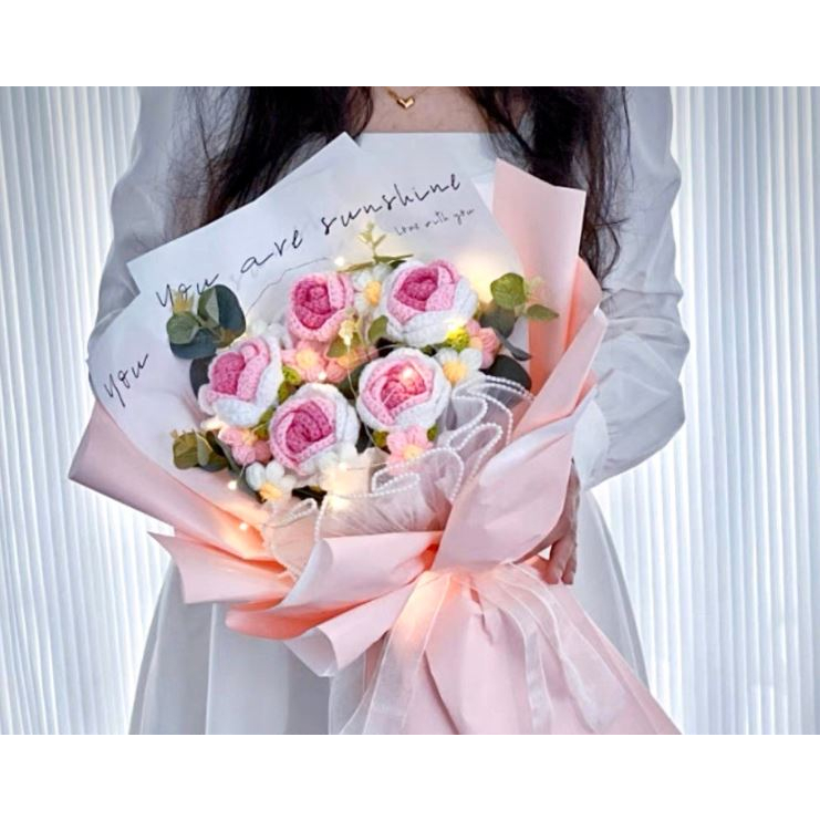 Bó hoa hồng bằng len, bó 5 bông hoa hồng đan thủ công bằng len