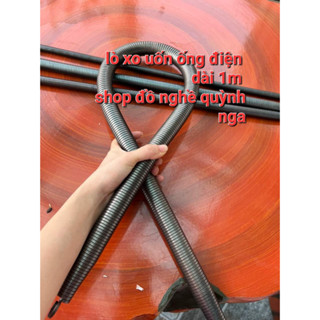 lò xo uốn ống nhựa luồn dây điện dài 1 mét (loại ống đen sịn)