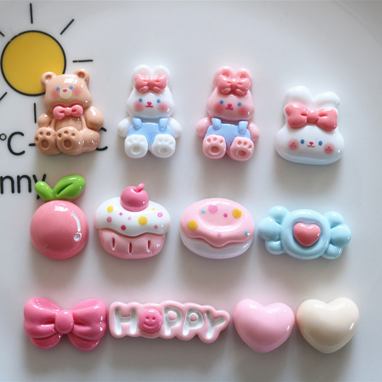 Sticker jibbitz gắn dép, charm gấu nâu thỏ trắng thỏ hồng, cupcake, Happy, nơ hồng nhựa bóng