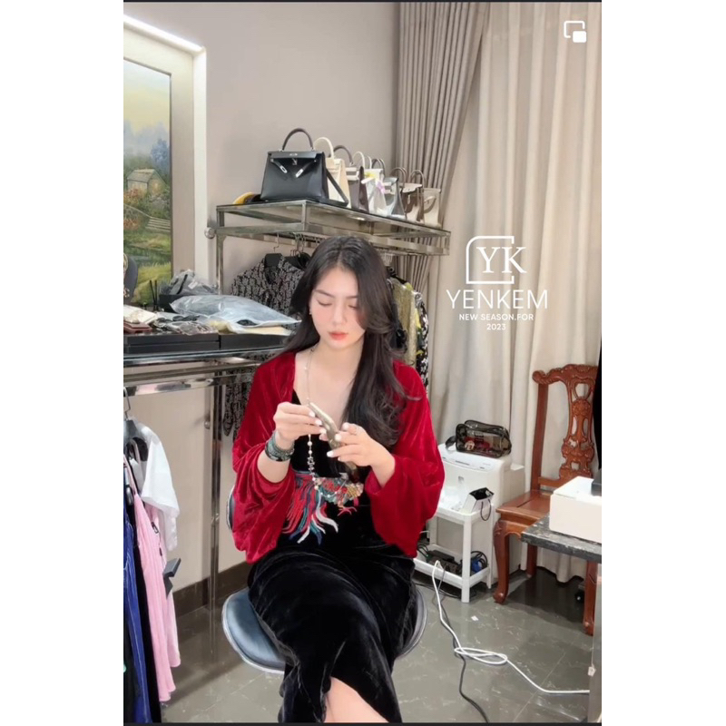 Choàng nhung sang chảnh về bảng màu mới