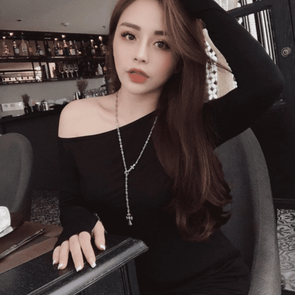Áo Thun Nữ Lệch Vai Tay Dài Trẻ Trung Thanh Lịch Freesize Trơn Màu GOSS GA266 Áo Thun Nữ Thu Đông Dạo Phố Hottrend 2023