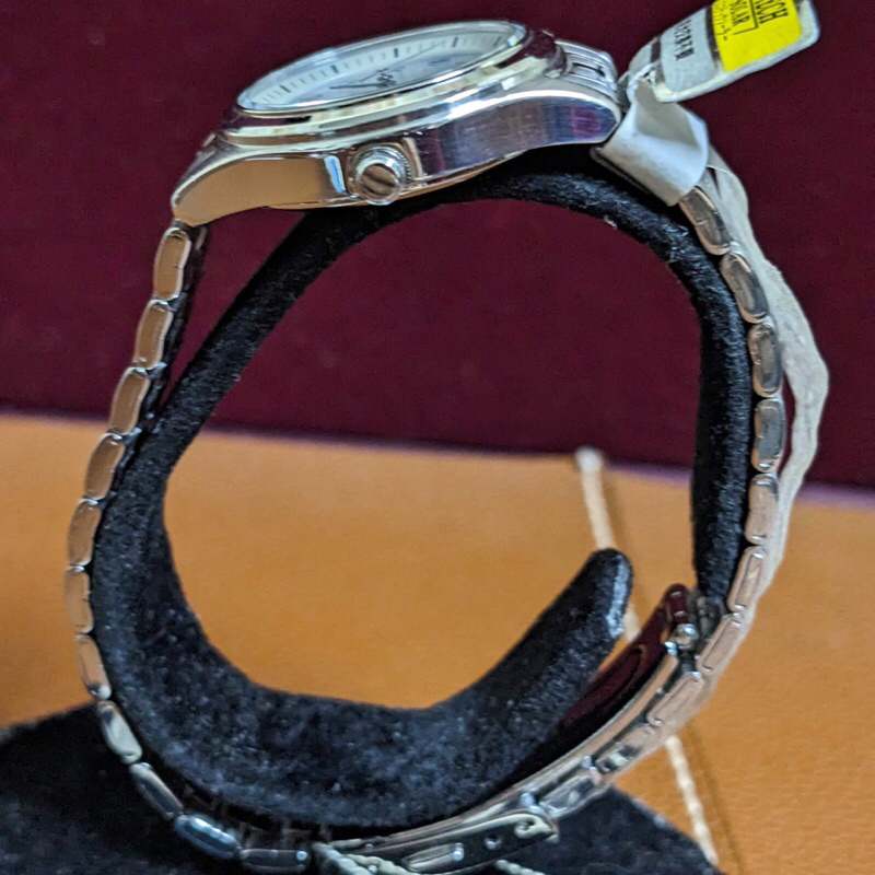 Đồng hồ nữ thương hiệu Seiko solar Nhật Bản.