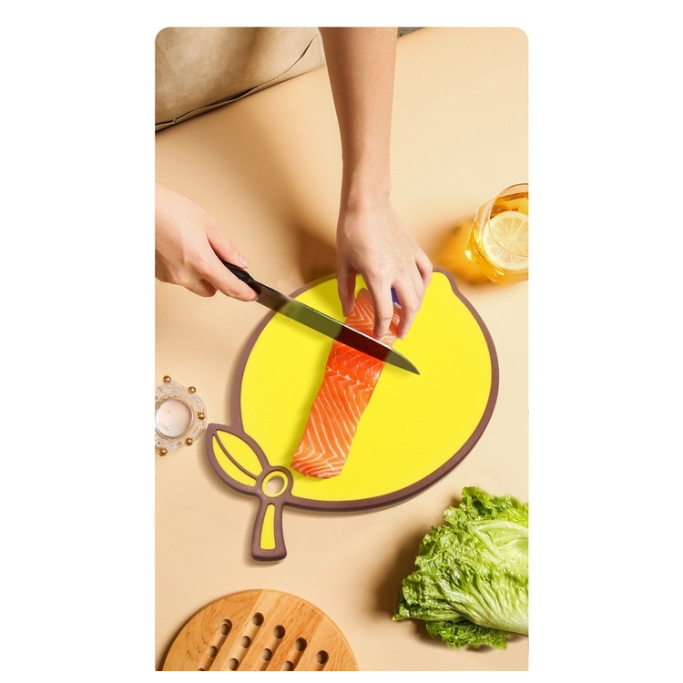 Thớt Nhựa Kháng Khuẩn Hình Trái Cây Siêu Đáng Yêu 37x26cm