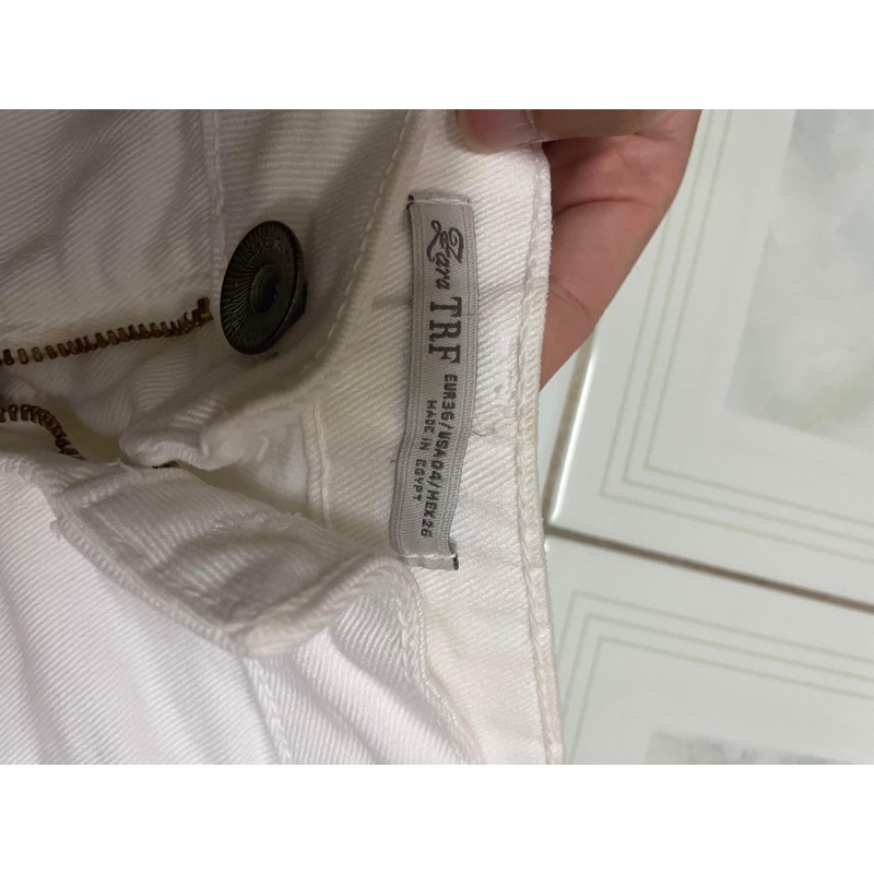 Quần short trắng Zara