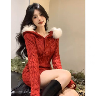 Đầm body len thừng có mũ viền lông
