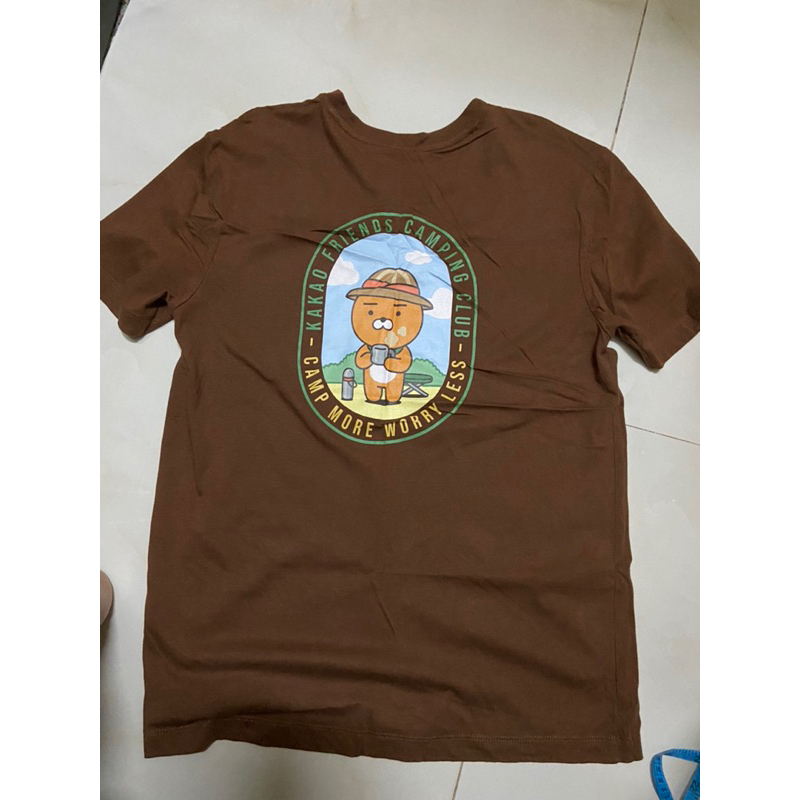 Áo thun màu nâu hình gấu của Kakao Friends