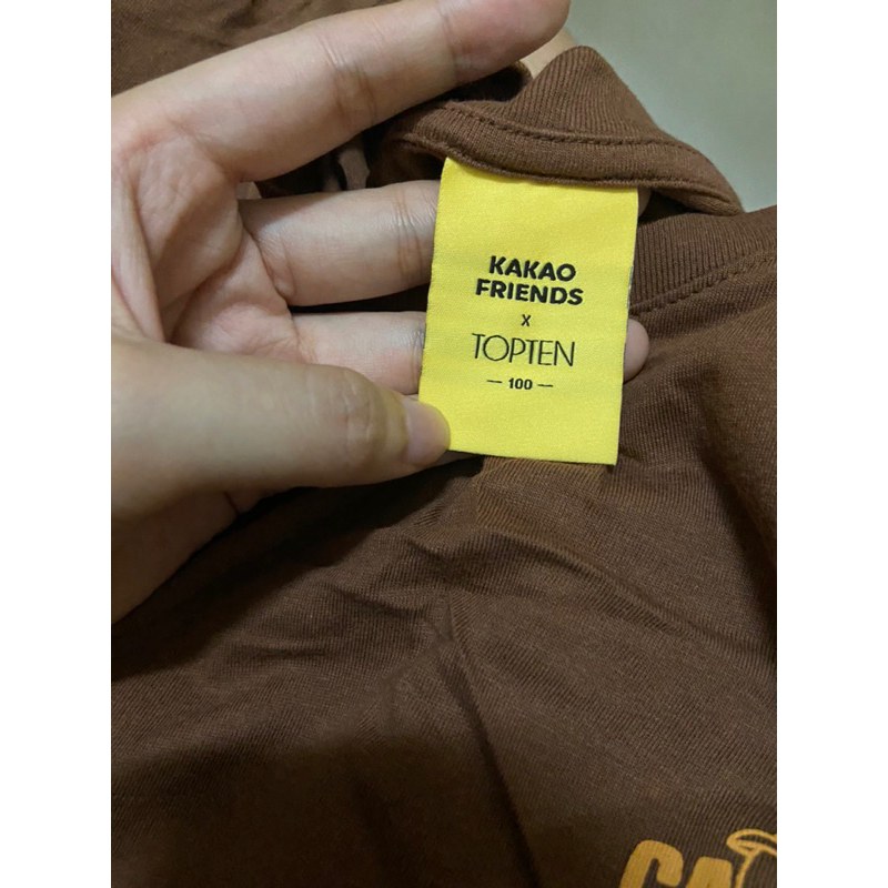 Áo thun màu nâu hình gấu của Kakao Friends