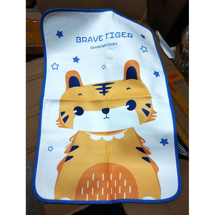Tấm Lót Chống Thấm Thay Tã Cho Bé Sơ Sinh Họa Tiết Xinh Xắn KT 50 x 70cm