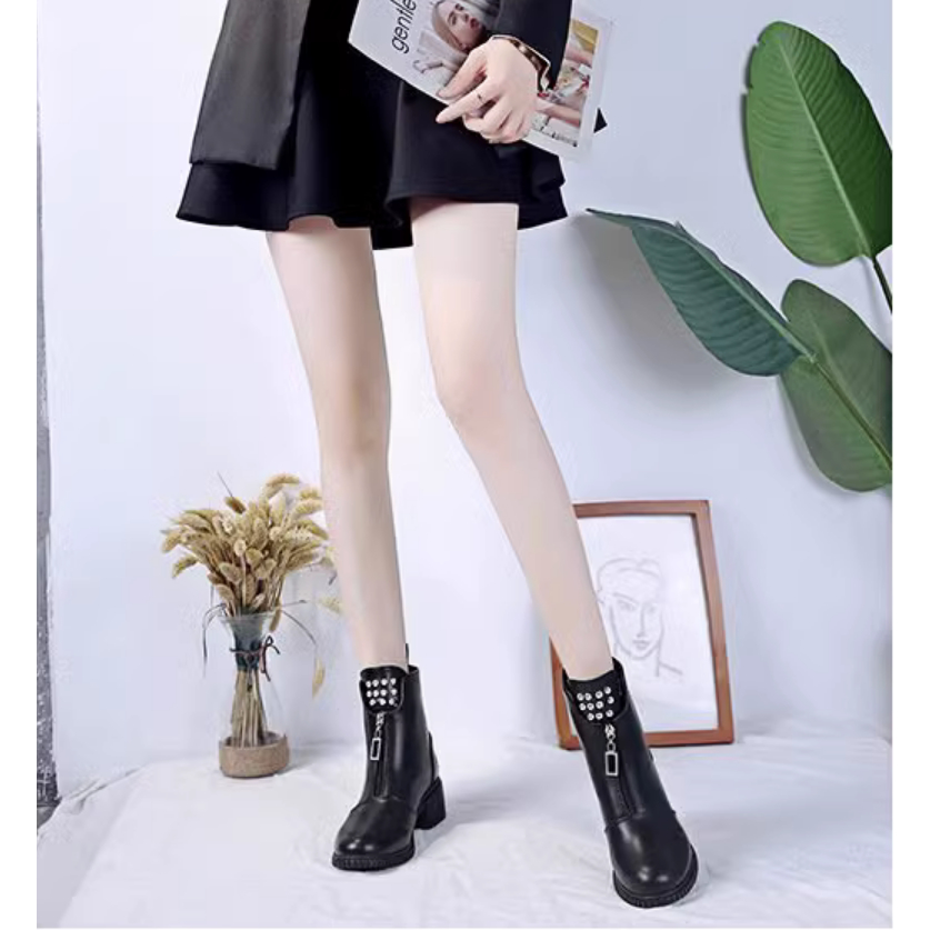 Giày Bốt Nữ Đính Đá Cổ Cao	Dế Vuông Kéo Khoá Phong Cách Hàn Quốc