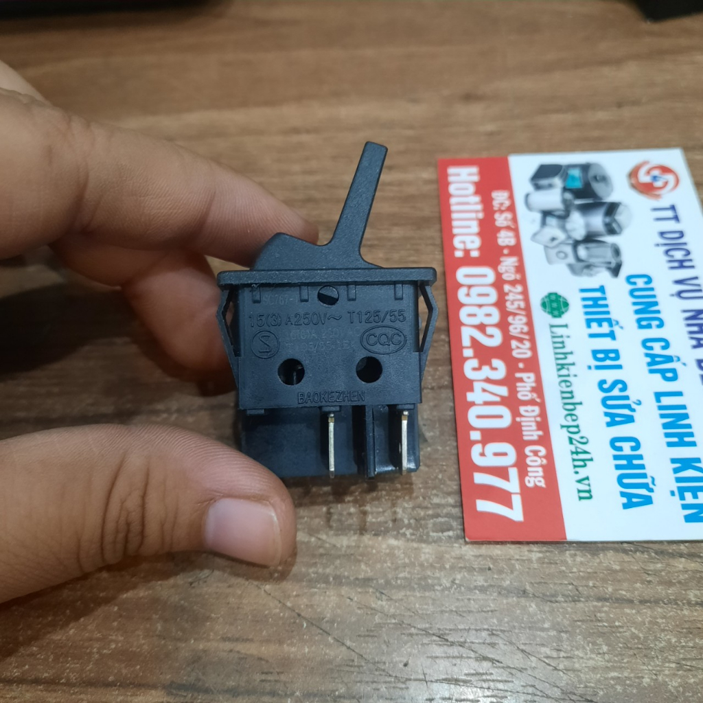 Công tắc nhấn nhả máy xay sinh tố công nghiệp