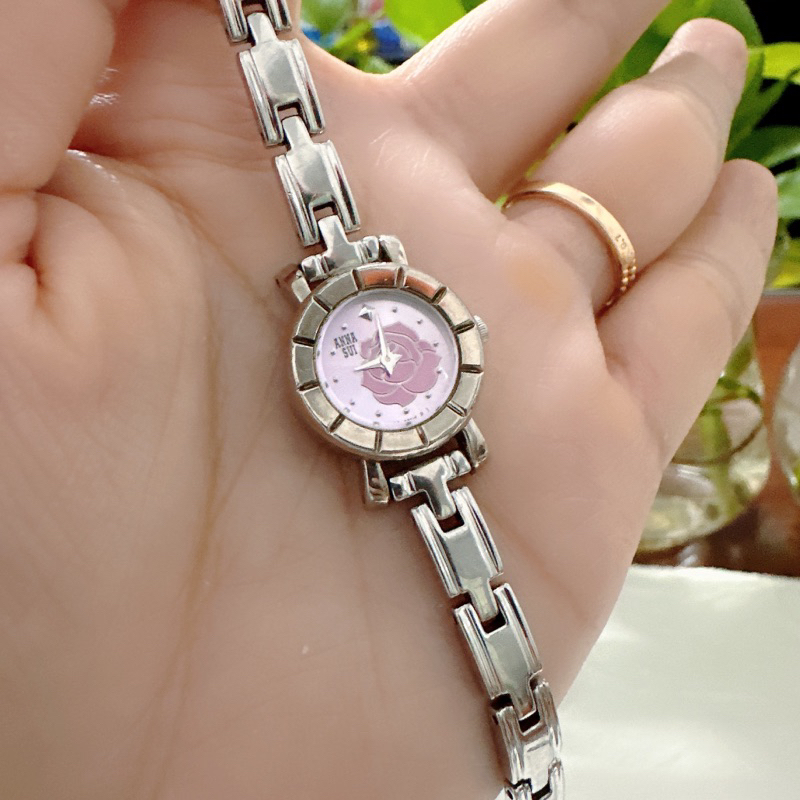 Đồng hồ nữ si nhật dáng lắc tay hiệu Anna Sui