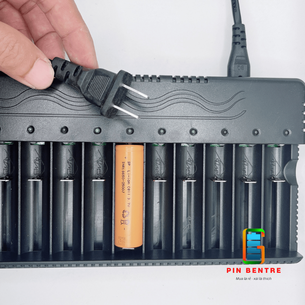 Bộ Sạc 18650 HD-8994A Với 12 Khe Sạc Có Đèn Báo Đầy Và Tự Ngắt 4.2V