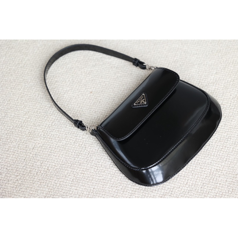 Túi kẹp nách Prada Cleo size 23cm chất da bóng fullbox