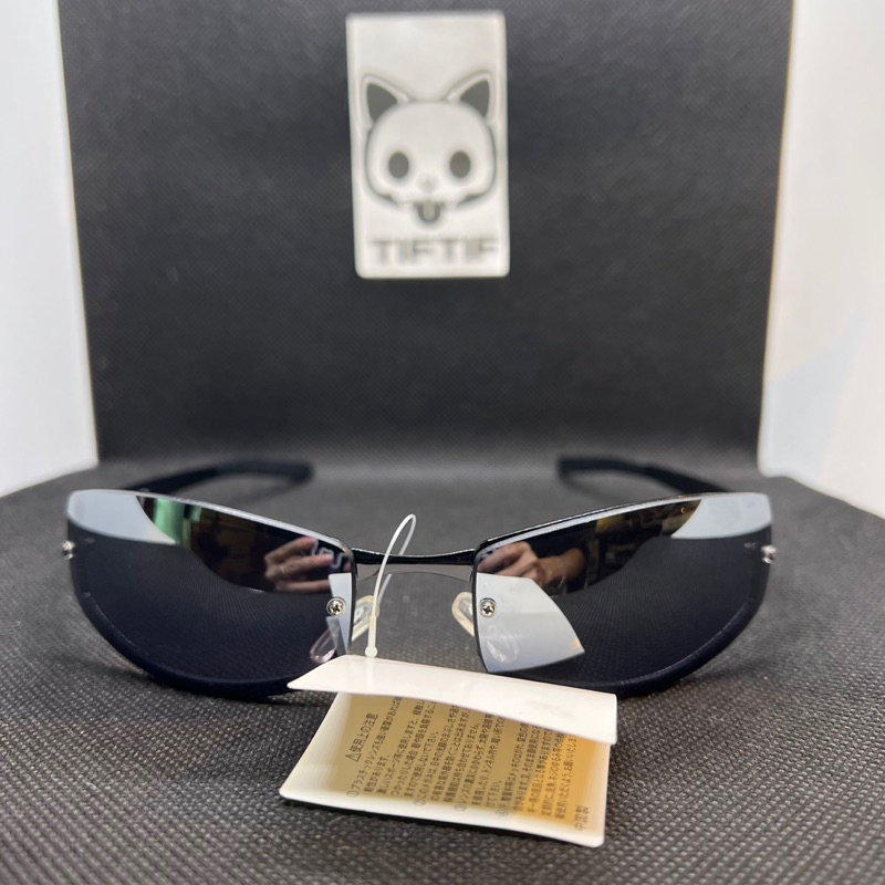 Kính si nhật siêu chất