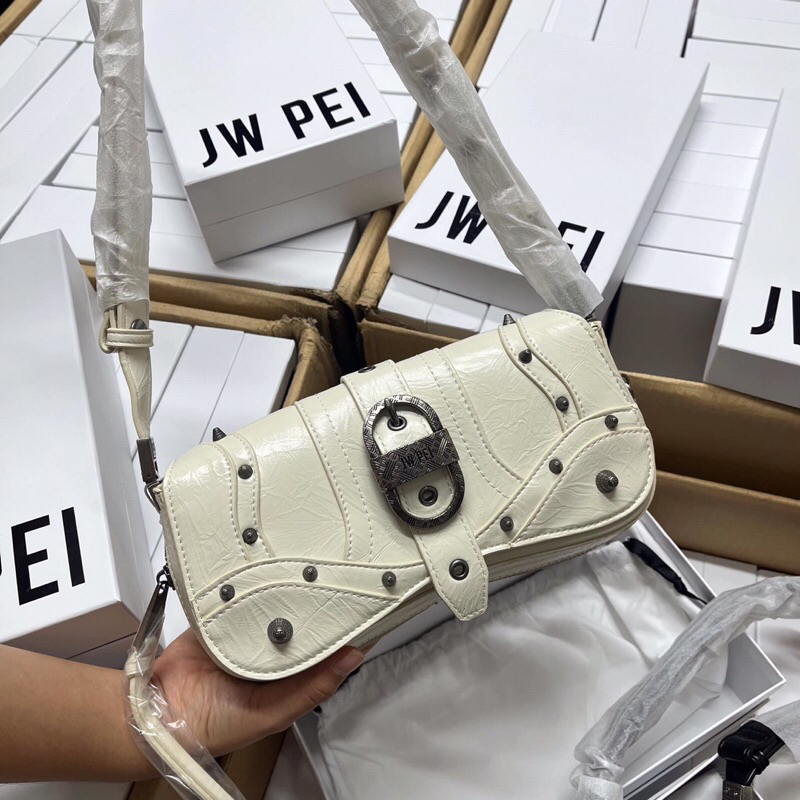 Túi xách dáng yên ngựa hot trend cá tính phối đồ siêu xinh