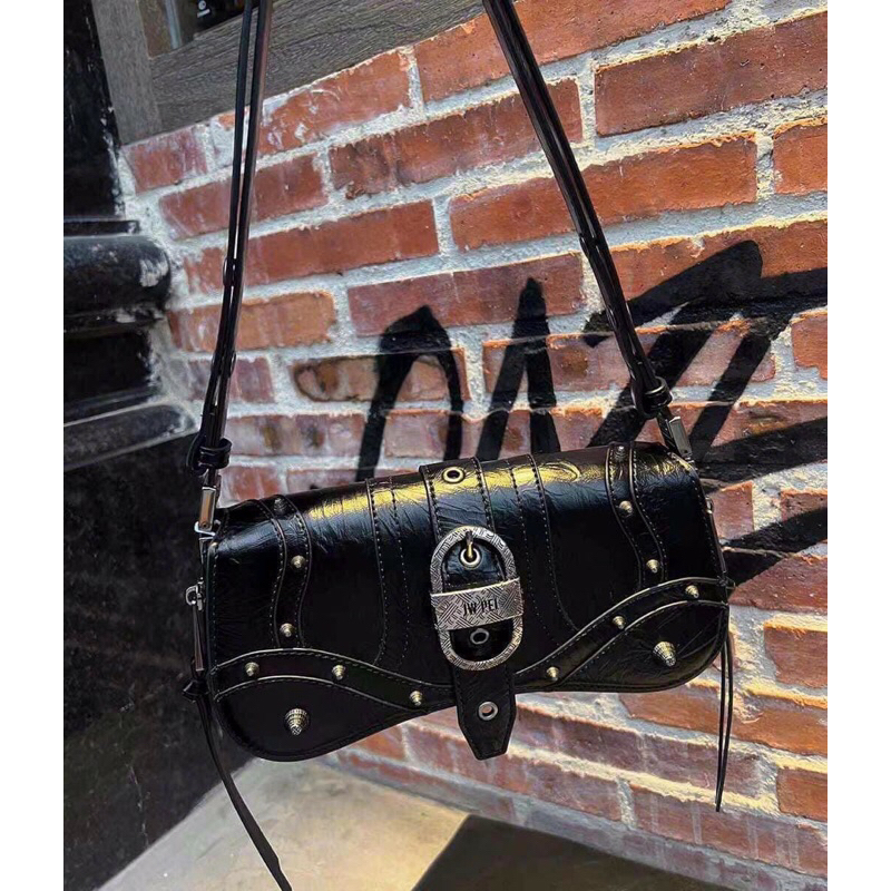 Túi xách dáng yên ngựa hot trend cá tính phối đồ siêu xinh